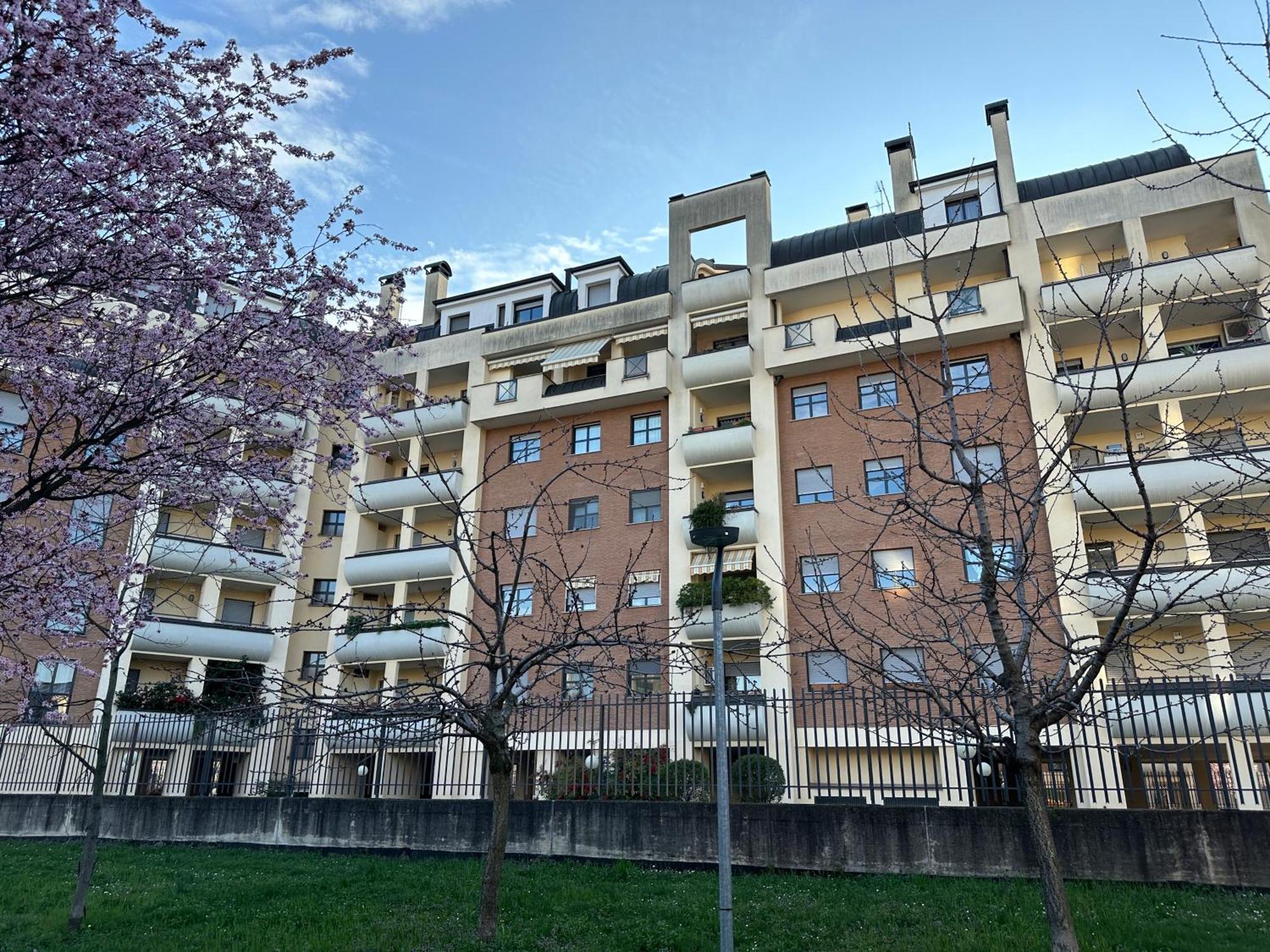 Deluxe Comfortable Suite With Balcony Downtown Castellanza Exterior foto