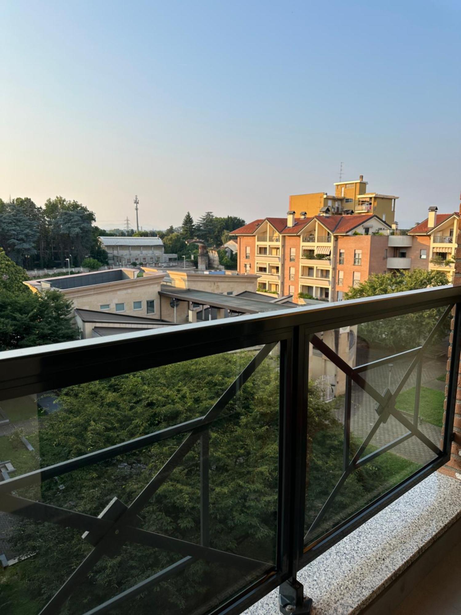 Deluxe Comfortable Suite With Balcony Downtown Castellanza Exterior foto